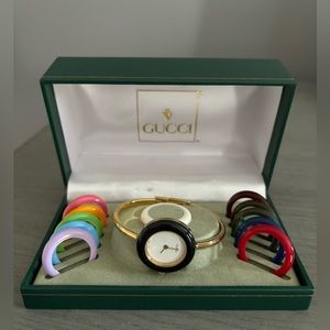 Gucci watch with rings. Original packaging , never worn